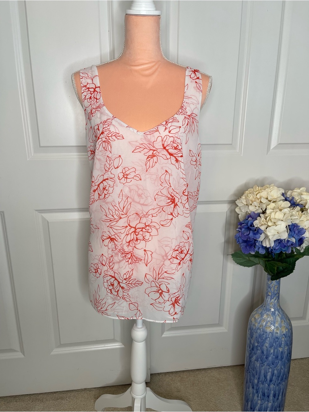 CAbi Stencil Tank Top Blouse White Orange Red Floral Chiffon Size XL B10